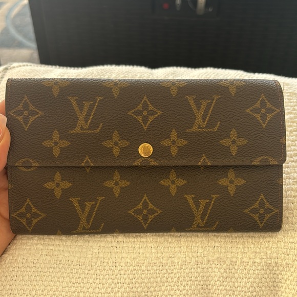 Louis Vuitton monogram Sarah wallet - Picture 1 of 10